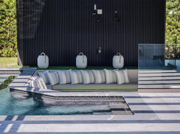 10618 NE 11th ct, Miami Shores FL 33138