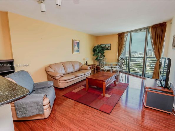 325 S Biscayne Blvd 3918, Miami FL 33131