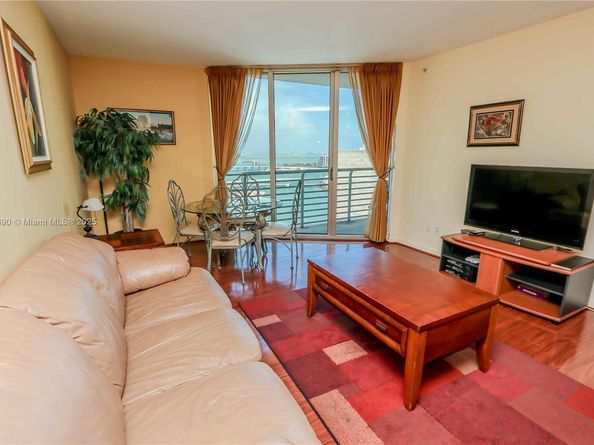 325 S Biscayne Blvd 3918, Miami FL 33131