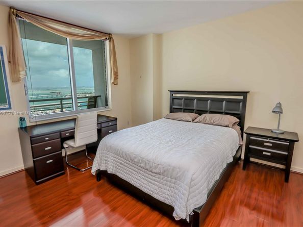 325 S Biscayne Blvd 3918, Miami FL 33131