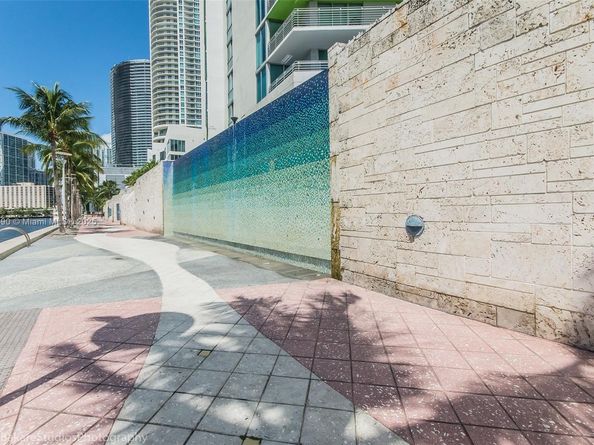 325 S Biscayne Blvd 3918, Miami FL 33131