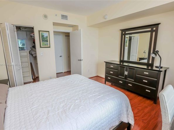 325 S Biscayne Blvd 3918, Miami FL 33131