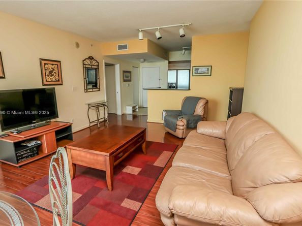 325 S Biscayne Blvd 3918, Miami FL 33131