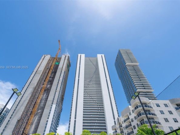 700 NE 24 street 2003, Miami FL 33137