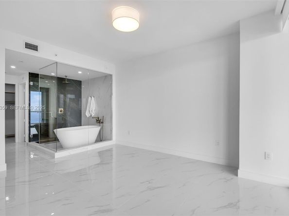 700 NE 24 street 2003, Miami FL 33137