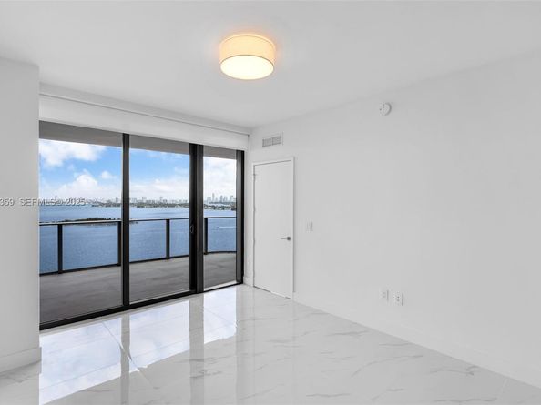 700 NE 24 street 2003, Miami FL 33137