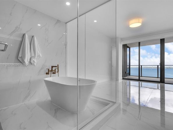 700 NE 24 street 2003, Miami FL 33137