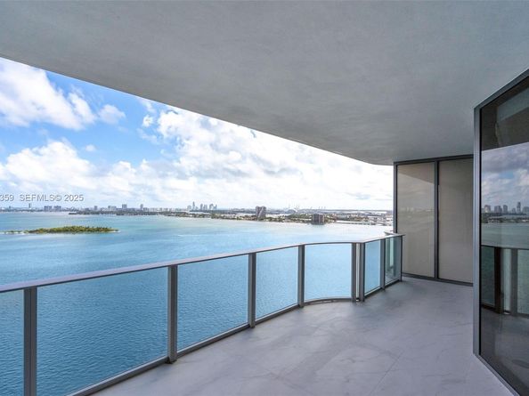 700 NE 24 street 2003, Miami FL 33137