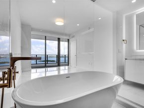 700 NE 24 street 2003, Miami FL 33137