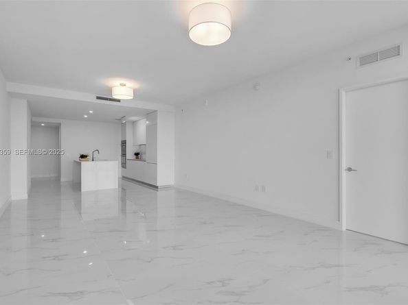 700 NE 24 street 2003, Miami FL 33137