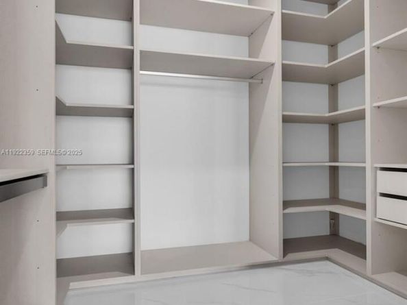 700 NE 24 street 2003, Miami FL 33137