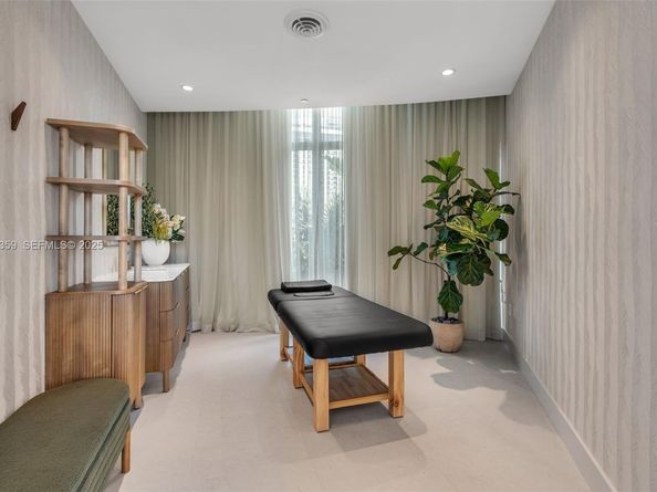 700 NE 24 street 2003, Miami FL 33137