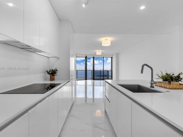 700 NE 24 street 2003, Miami FL 33137