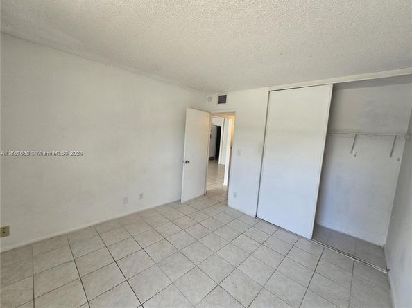 405 S Pine Island Rd 202D, Plantation FL 33324