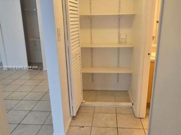 405 S Pine Island Rd 202D, Plantation FL 33324
