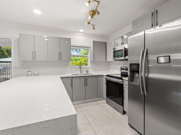 1081 NE 132nd St, North Miami FL 33161