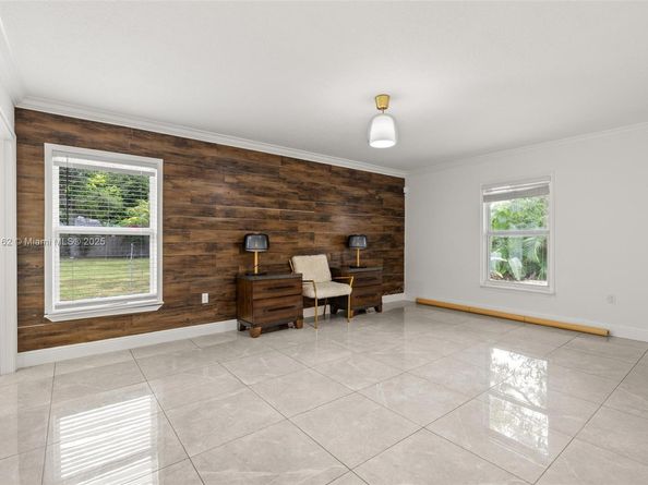 1081 NE 132nd St, North Miami FL 33161