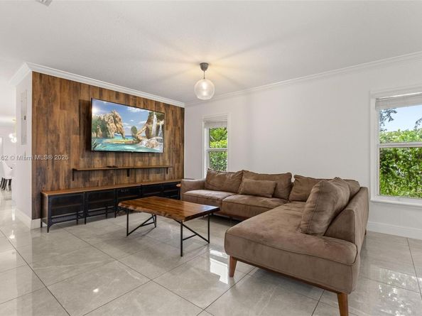1081 NE 132nd St, North Miami FL 33161