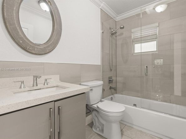 1081 NE 132nd St, North Miami FL 33161