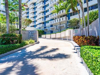 800 West Ave