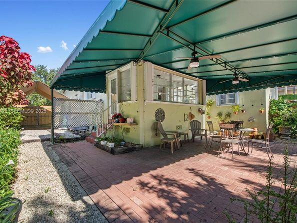 2460 SW 24th St, Miami FL 33145