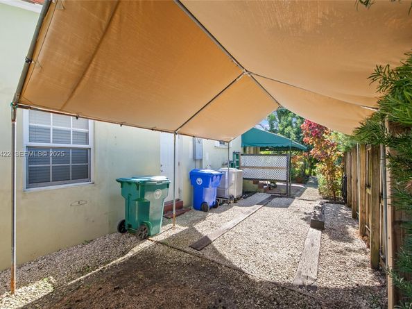 2460 SW 24th St, Miami FL 33145