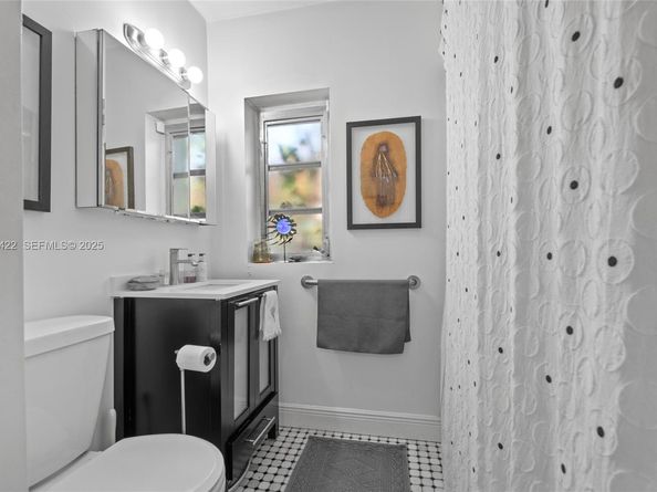 2460 SW 24th St, Miami FL 33145