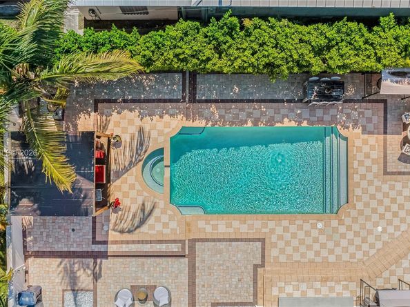 500 94th St, Surfside FL 33154