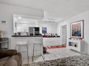 1820 Venice Park Dr 102, North Miami FL 33181