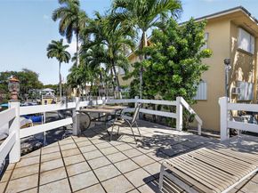 1820 Venice Park Dr 102, North Miami FL 33181
