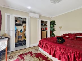 1820 Venice Park Dr 102, North Miami FL 33181