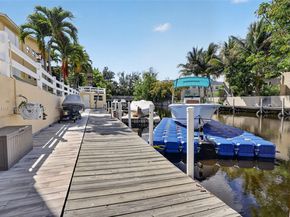 1820 Venice Park Dr 102, North Miami FL 33181