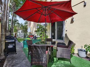 1820 Venice Park Dr 102, North Miami FL 33181