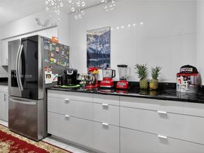 1820 Venice Park Dr 102, North Miami FL 33181