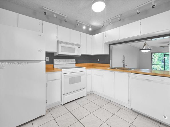 502 Westree Ln, Plantation FL 33324