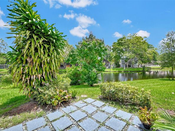 502 Westree Ln, Plantation FL 33324