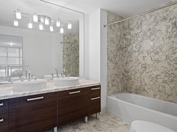 253 NE 2 St 626, Miami FL 33132