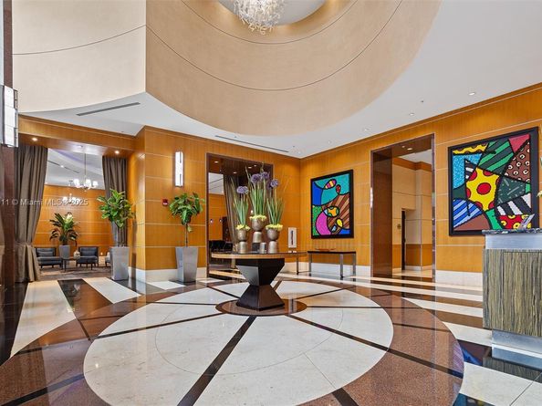 253 NE 2 St 626, Miami FL 33132