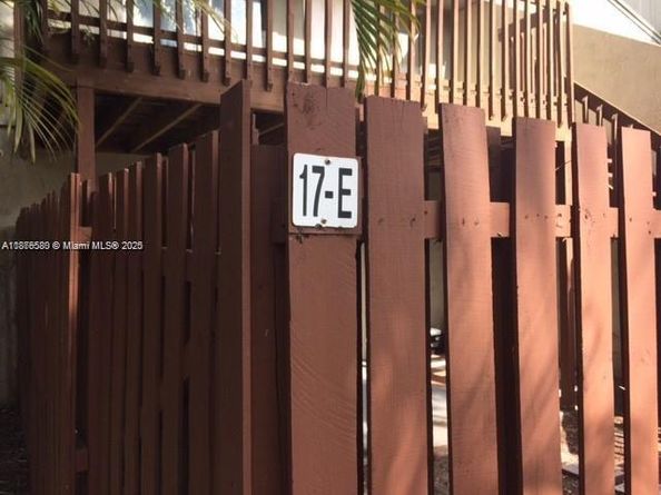 17 Crossings Cir E, Boynton Beach FL 33435