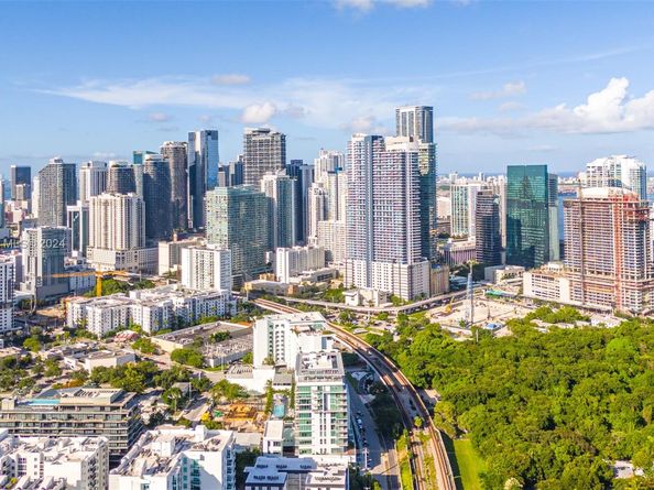 1600 SW 1st Ave 614, Miami FL 33129