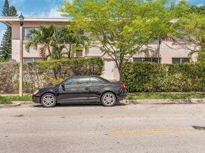 8031 Hawthorne Ave, Miami Beach FL 33141