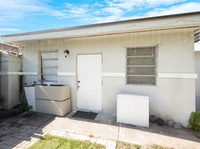 1401 NW 44th St, Miami FL 33142