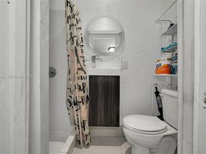 1401 NW 44th St, Miami FL 33142