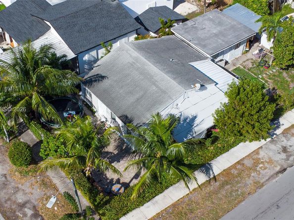 1401 NW 44th St, Miami FL 33142