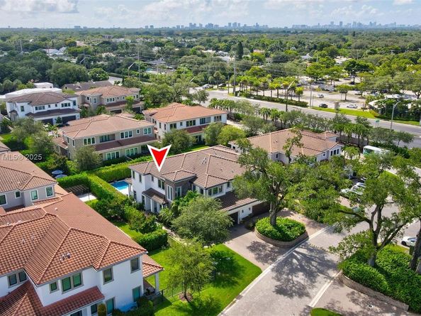 5952 W Brookfield Cir W, Hollywood FL 33312