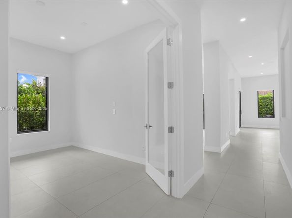 5952 W Brookfield Cir W, Hollywood FL 33312