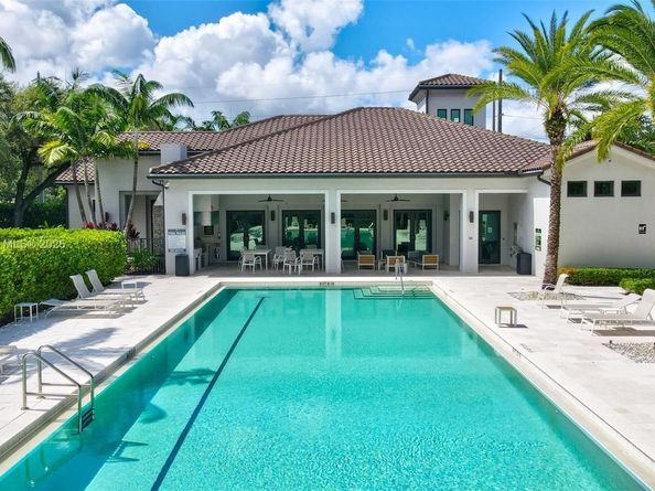 5952 W Brookfield Cir W, Hollywood FL 33312