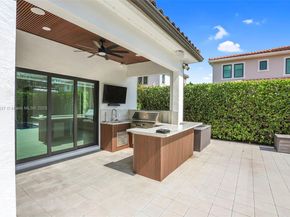 5952 W Brookfield Cir W, Hollywood FL 33312