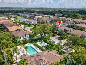 5952 W Brookfield Cir W, Hollywood FL 33312
