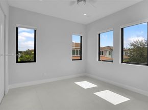 5952 W Brookfield Cir W, Hollywood FL 33312